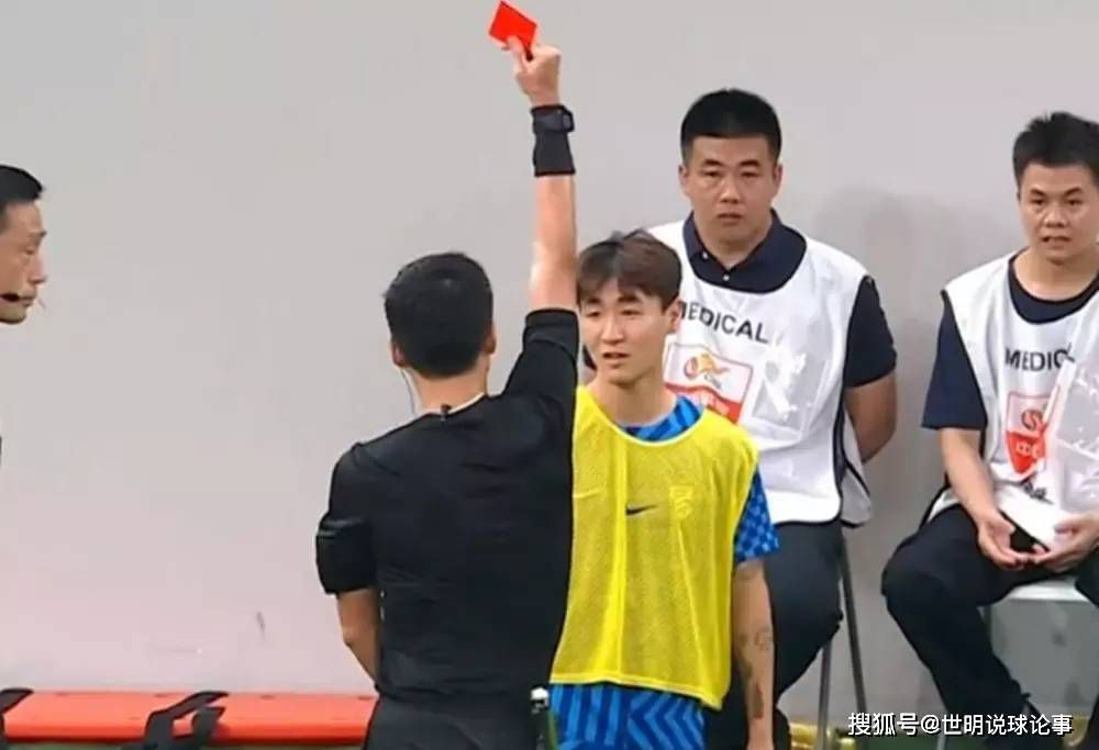 吴君如更被小朋友吐槽是会跳广场舞的阿姨